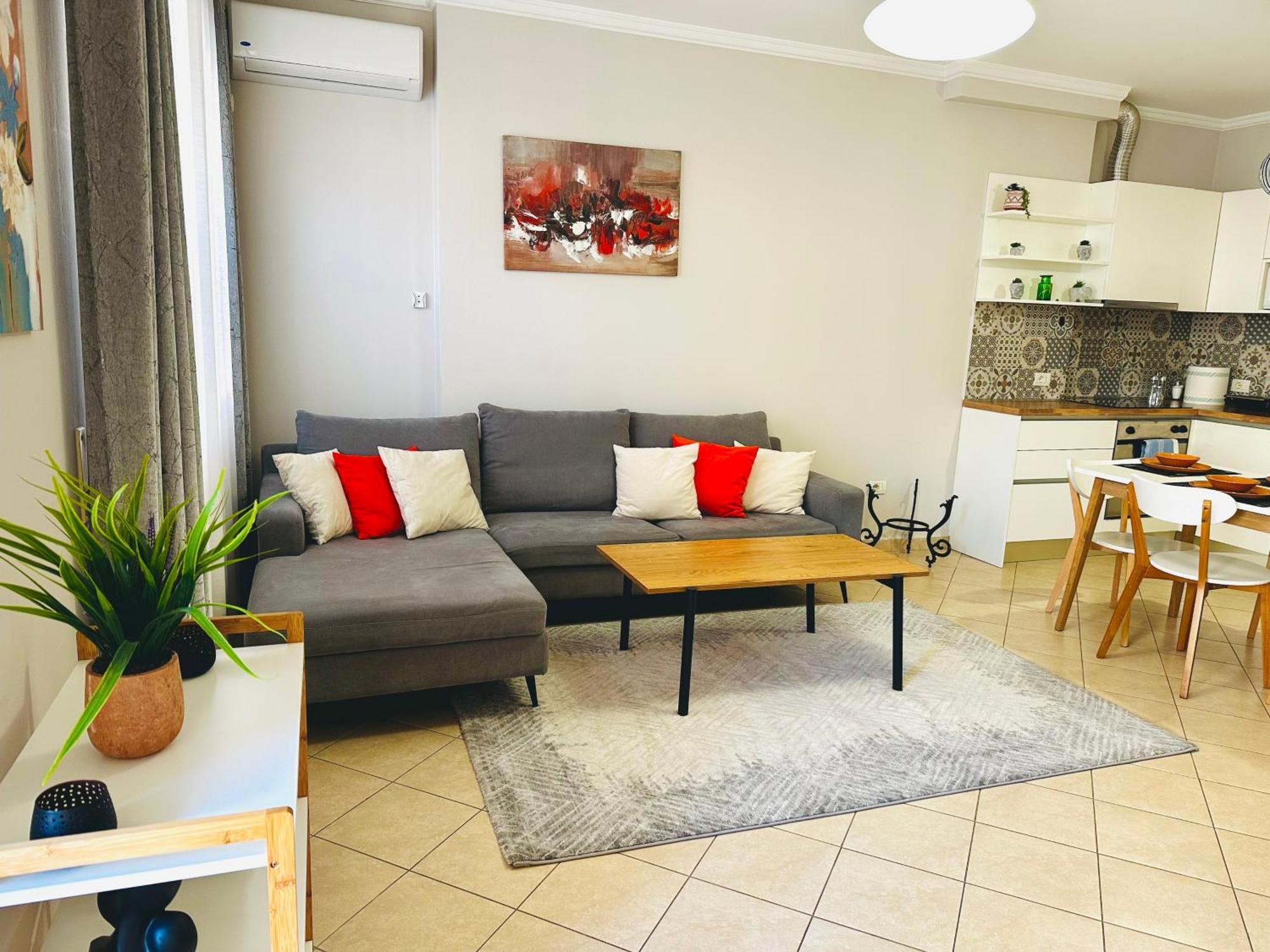 Quiet & Spacious City Center Apartment - 4 Min Walk Tirana Exterior photo